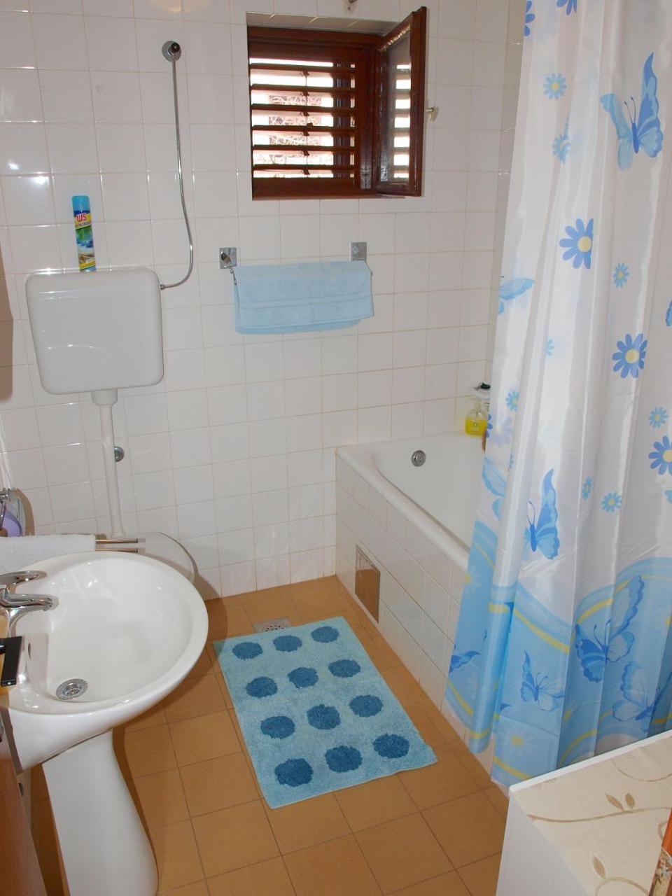 Apartments Mirja - 100M From The Beach & Parking Trogir Extérieur photo